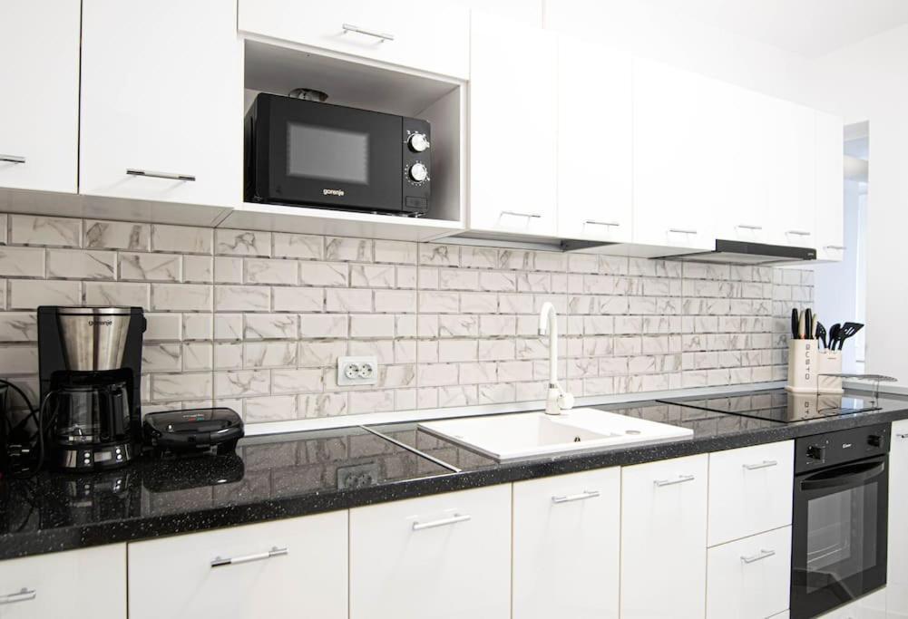 Ultra Central Luxury 3Br 2Bath Apt & Amazing Views Bukarest Eksteriør billede