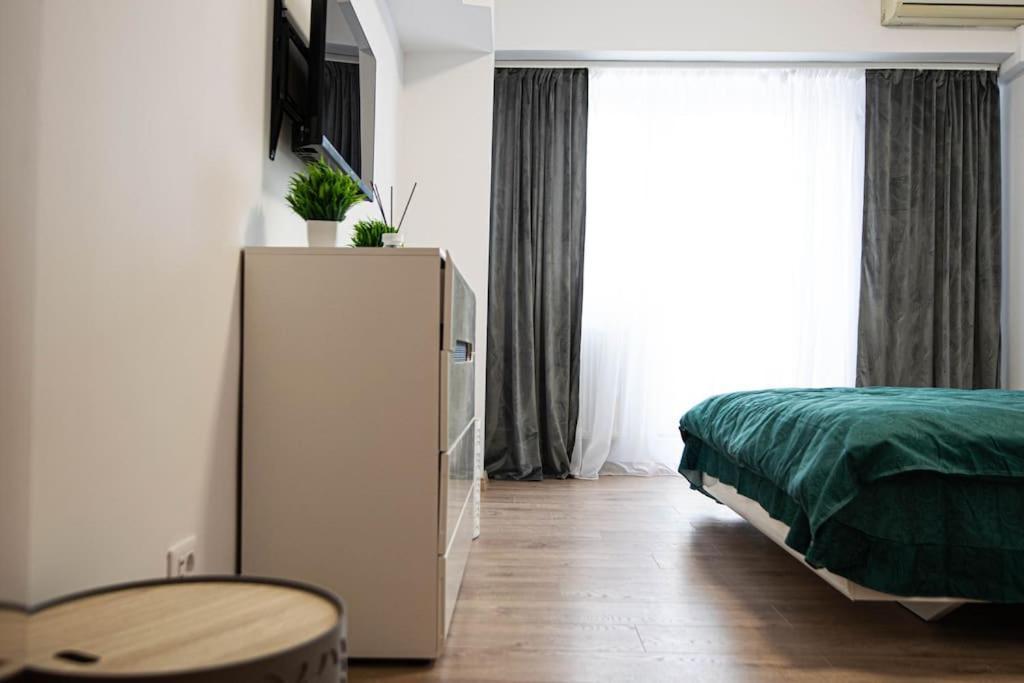 Ultra Central Luxury 3Br 2Bath Apt & Amazing Views Bukarest Eksteriør billede