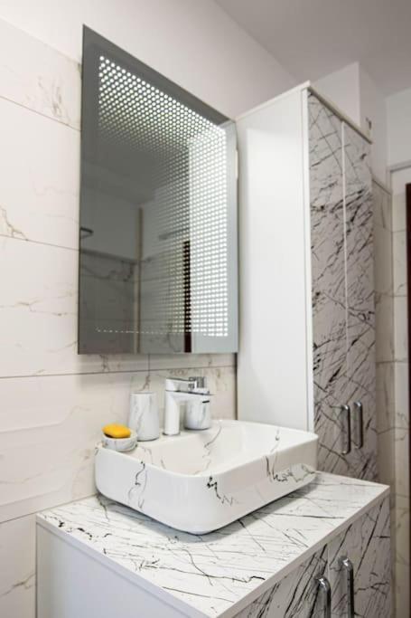 Ultra Central Luxury 3Br 2Bath Apt & Amazing Views Bukarest Eksteriør billede